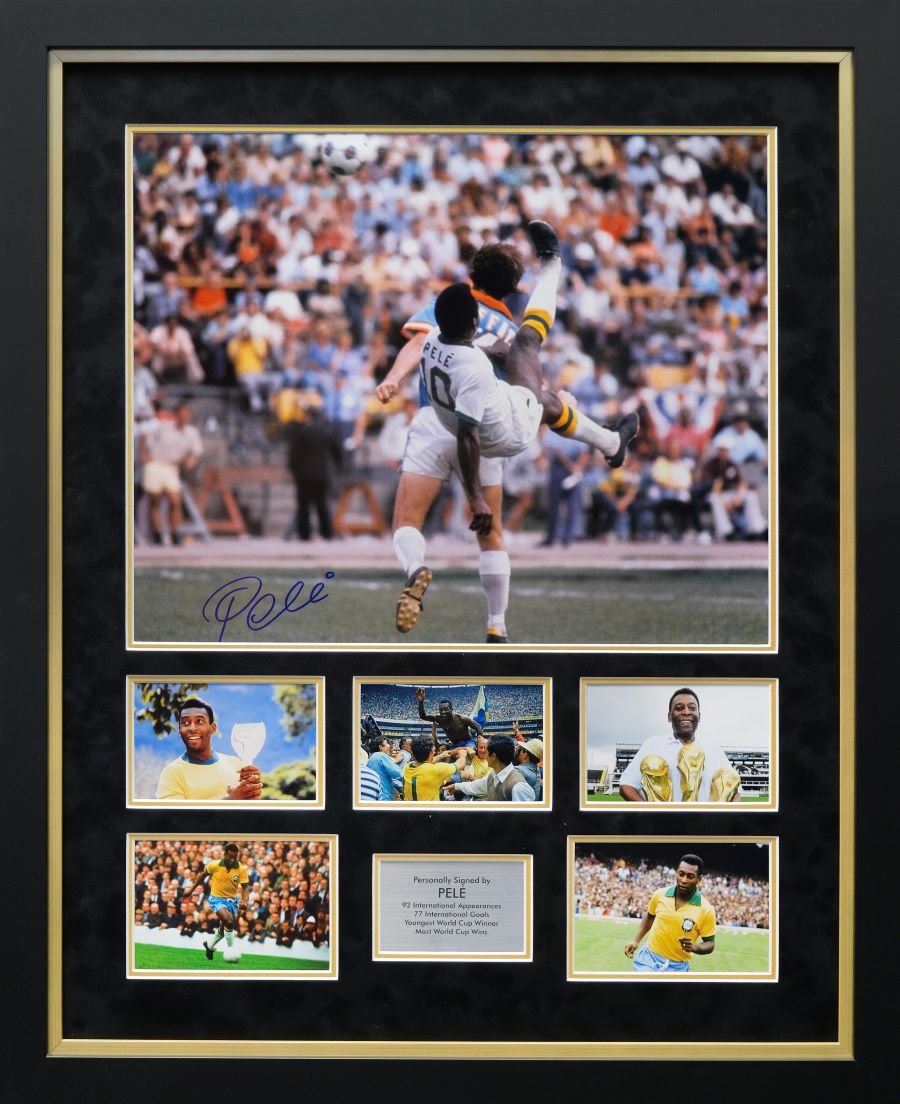 Pele signed Photograph Framed Display - Memorabilia Framers Shop